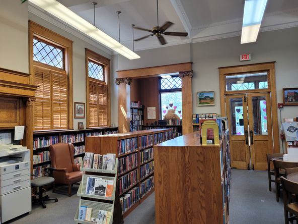 214 School St, Hillsboro, IL 62049